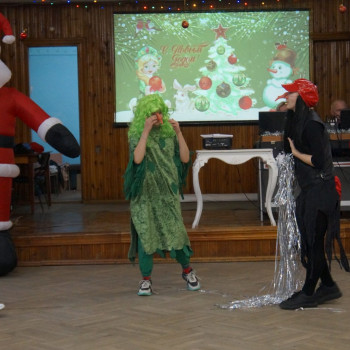 В Доме культуры прошли новогодние музыкально-театрализованные игровые представления для детей