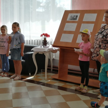 27 июля в Доме культуры с.Рыбалово прошел час памяти и мастер-класс, посвященные Дню памяти детей -жертв войны в Донбассе, на котором дети сделали кораблики из бумаги.